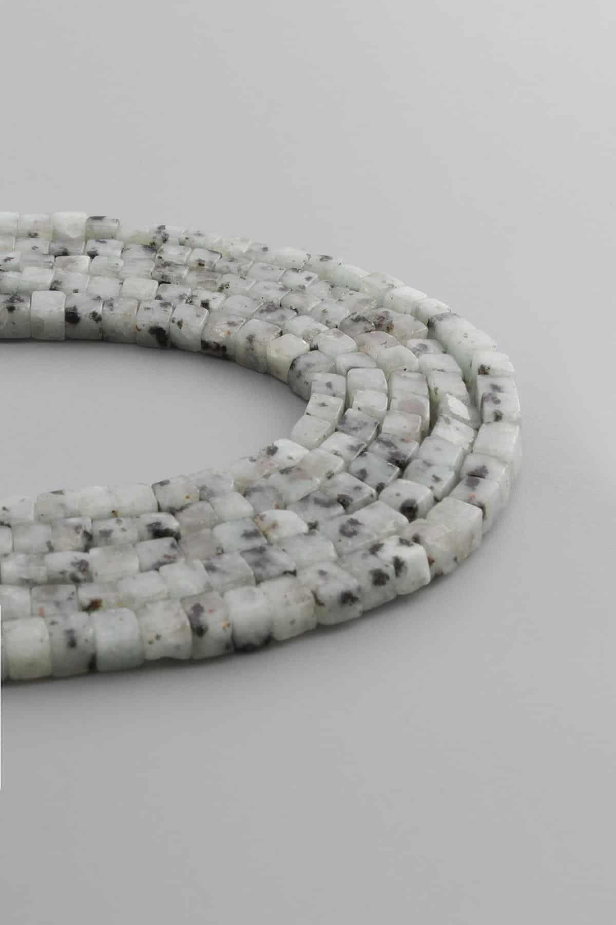 Opalit Doğal Taş Küp Kesim 4x4mm Dizi