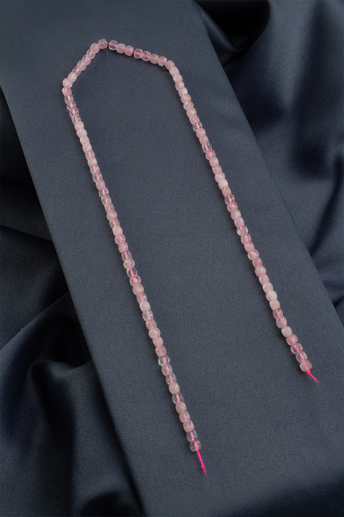Pembe Kuvars Doğal Taş Parlak Küp Faset Kesim 4mm Dizi [AA]