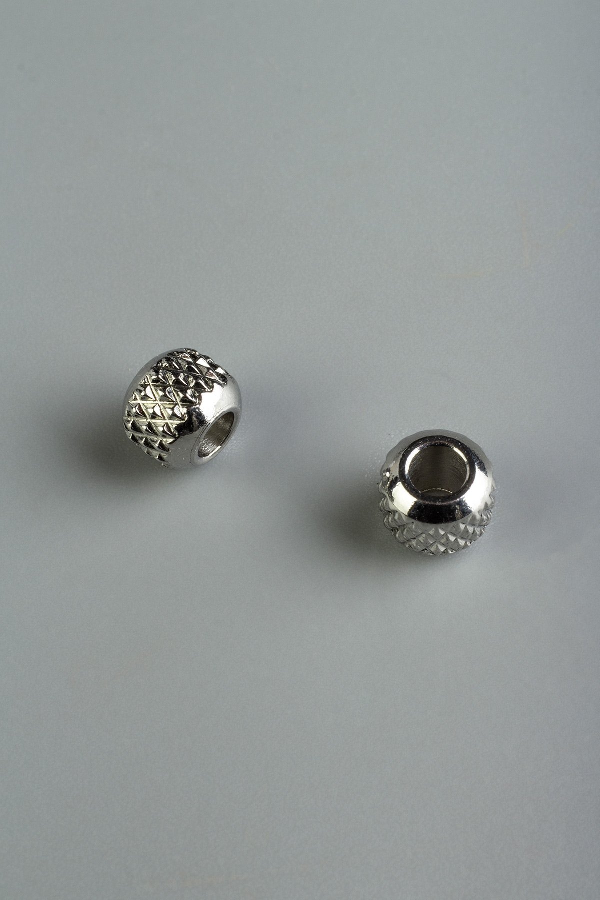 Pirinç Gümüş Renk Lazer Desen Silindir Tek Delik Aparat 5x6 mm