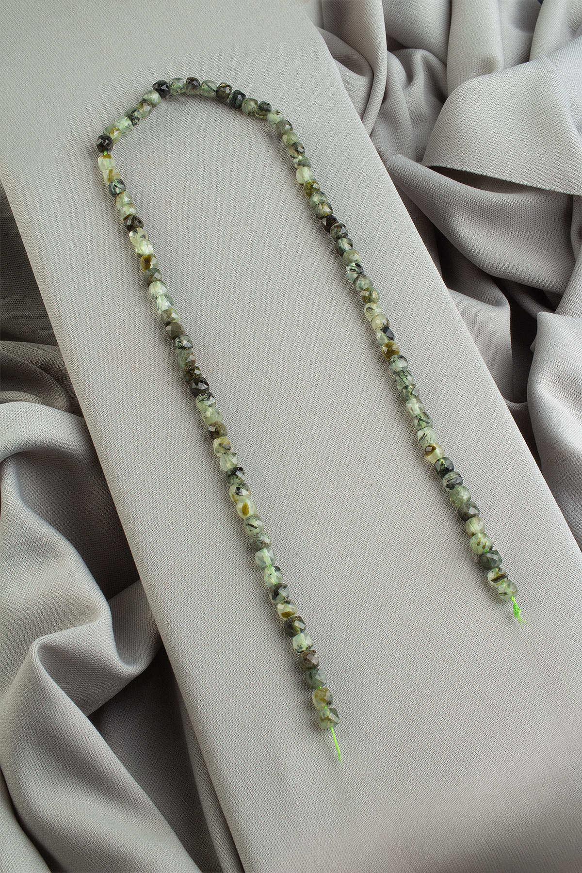 Prehnit Doğal Taş Küp Faset Kesim 4x4mm Dizi [AA]