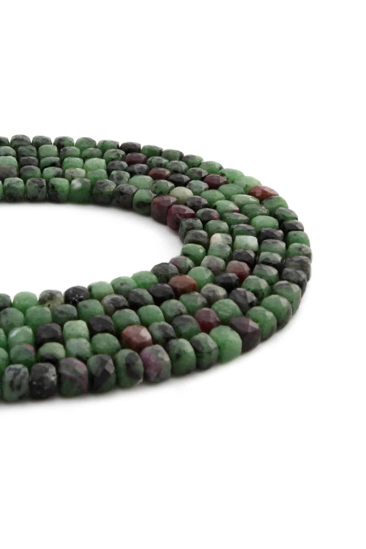 Ruby Zoisit Doğal Taş Parlak Küp Kristal Kesim 4x4mm Dizi