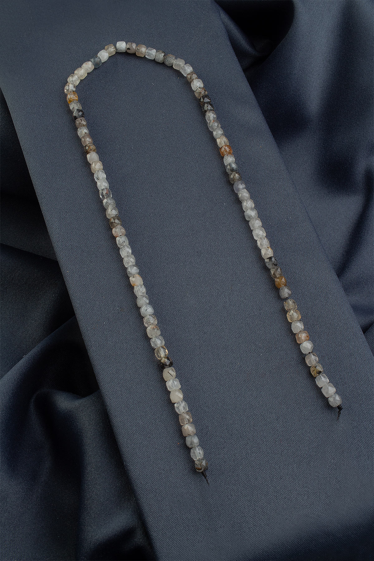 Rutil Kuvars Doğal Taş Faset Küp Kesim 4x4mm Dizi