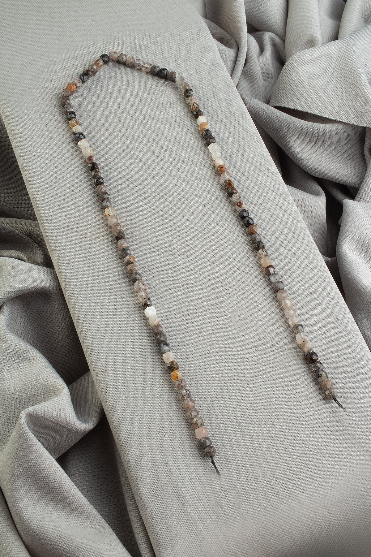 Rutil Kuvars Doğal Taş Faset Küp Kesim 4x4mm Dizi