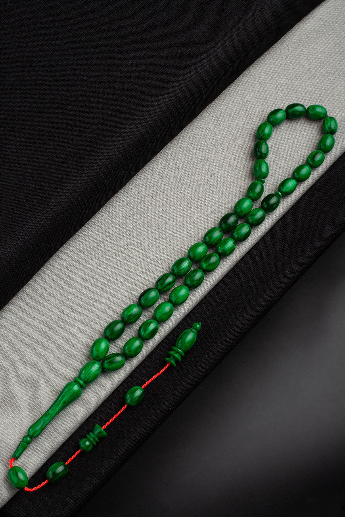 Sıkma Kehribar Yaldızlı Yeşil Arpa Kesim 8x10mm 33 Lu Tesbih