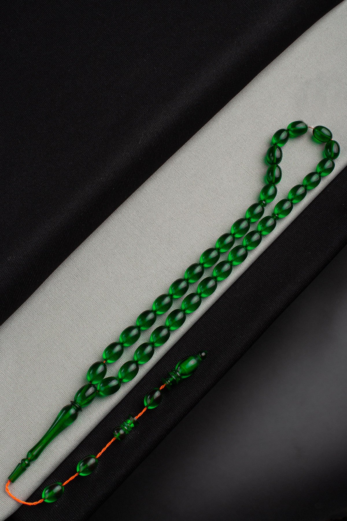 Sıkma Kehribar Yeşil Arpa Kesim 8x10mm 33 Lu Tesbih
