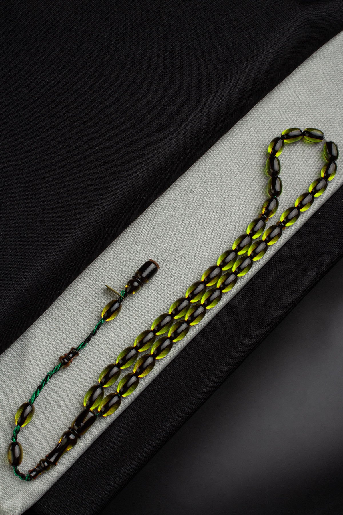 Sıkma Kehribar Yeşil Arpa Kesim 9x13mm 33 Lu Tesbih Ömer Daş Usta İşçiliği