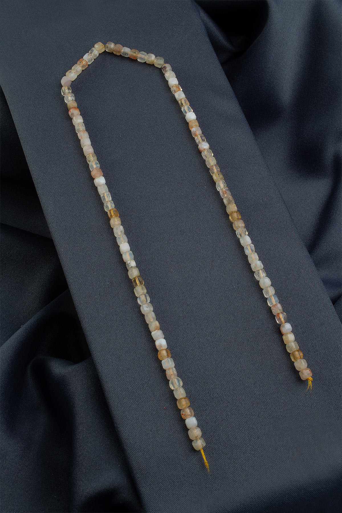 Sitrin Doğal Taş Faset Küp Kesim 4x4mm Dizi AB+