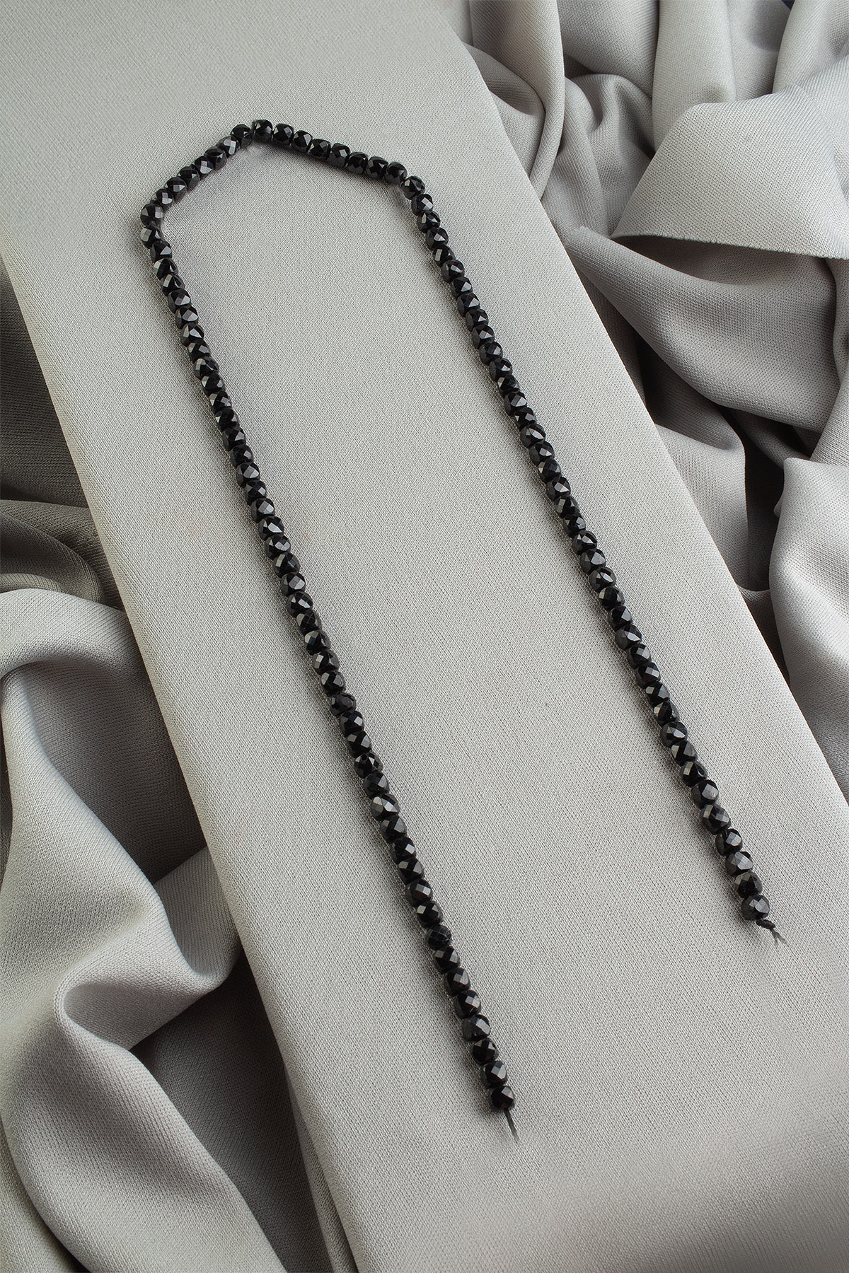 Siyah Turmalin Doğal Taş Faset Küp Kesim 4x4mm Dizi