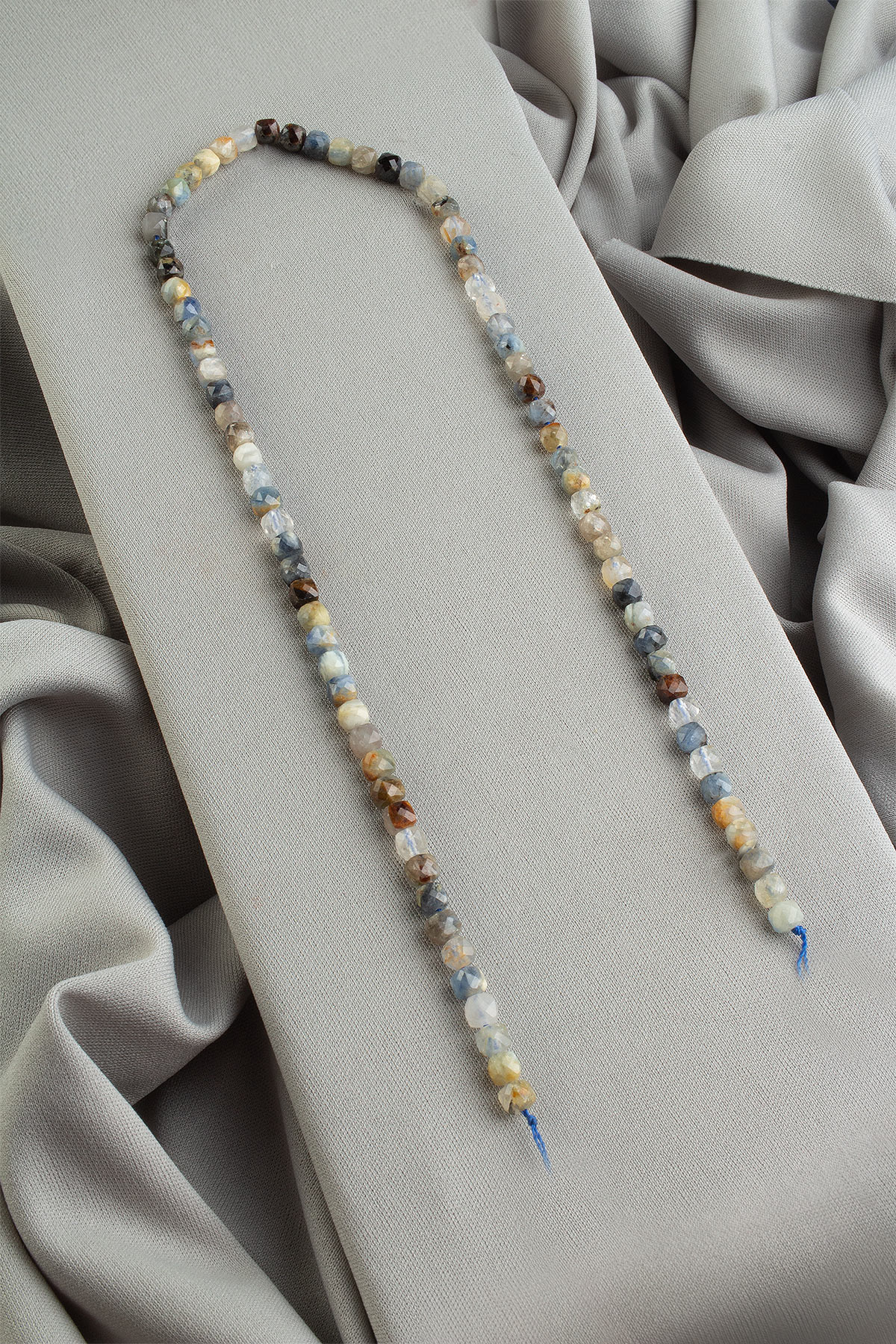 Sodalit Doğal Taş Faset Küp Kesim 4x4mm Dizi