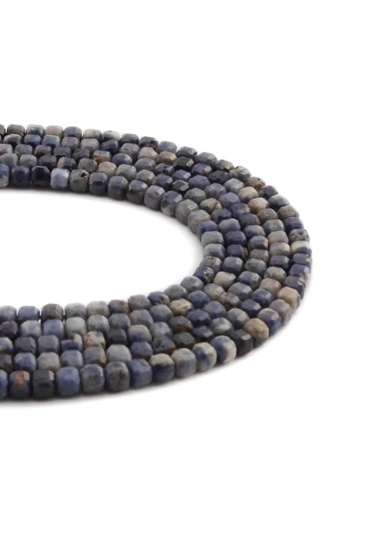 Sodalit Doğal Taş Parlak Küp Kristal Kesim 3x3mm Dizi