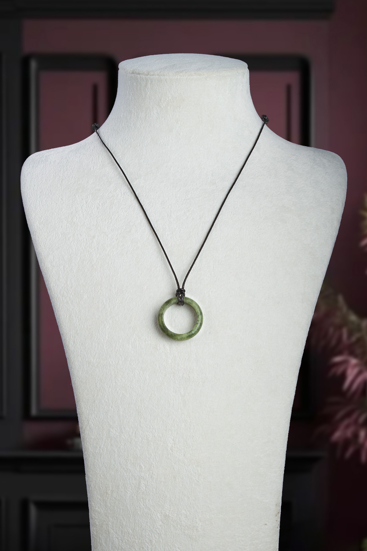 Yeşim Doğal Taş Halka Yüzük Kore İpli Erkek Kolyesi