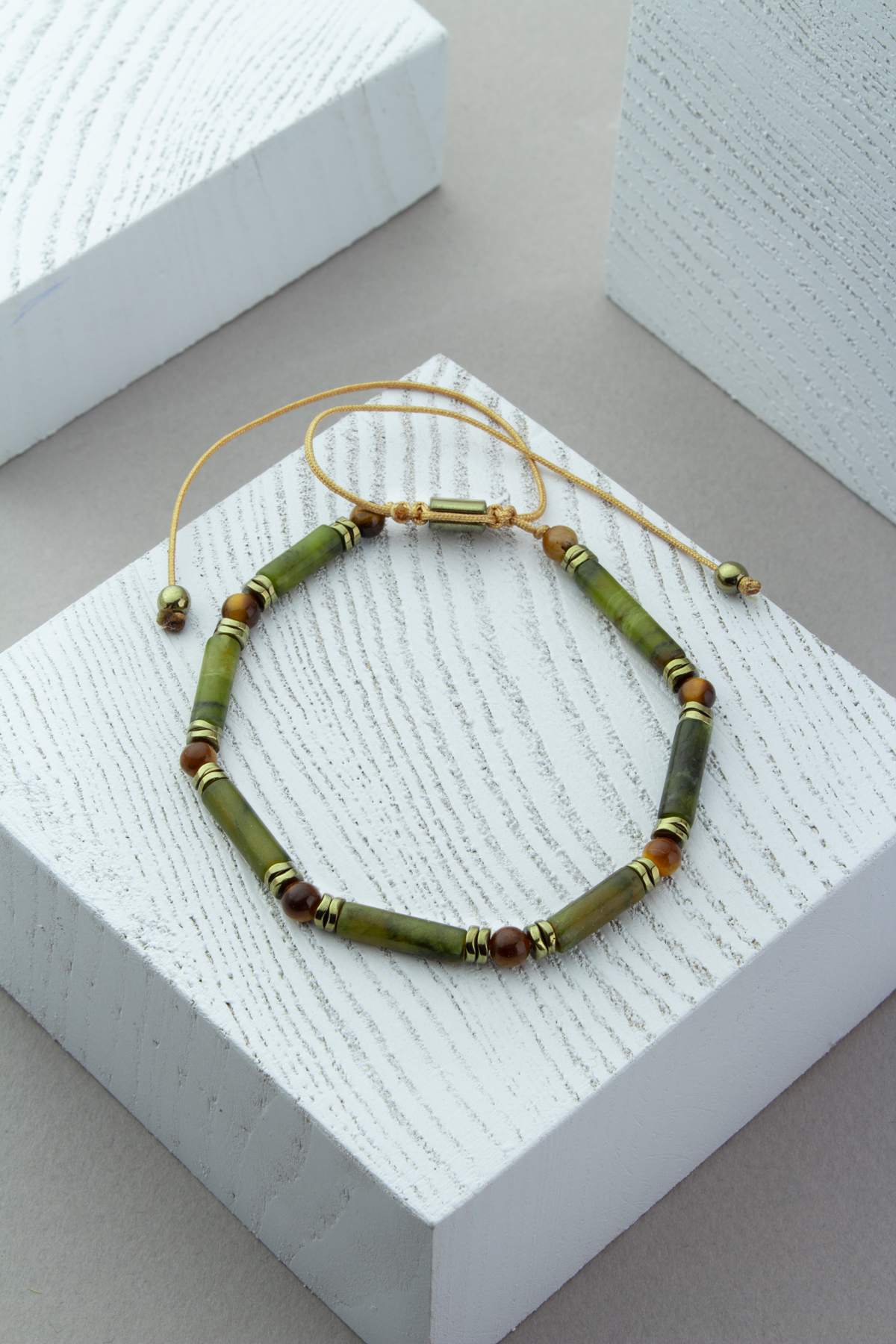 Yeşim-Kaplan Gözü Doğal Taş Silindir Kesim 4x13mm Küre Taşlı Makrome Bileklik