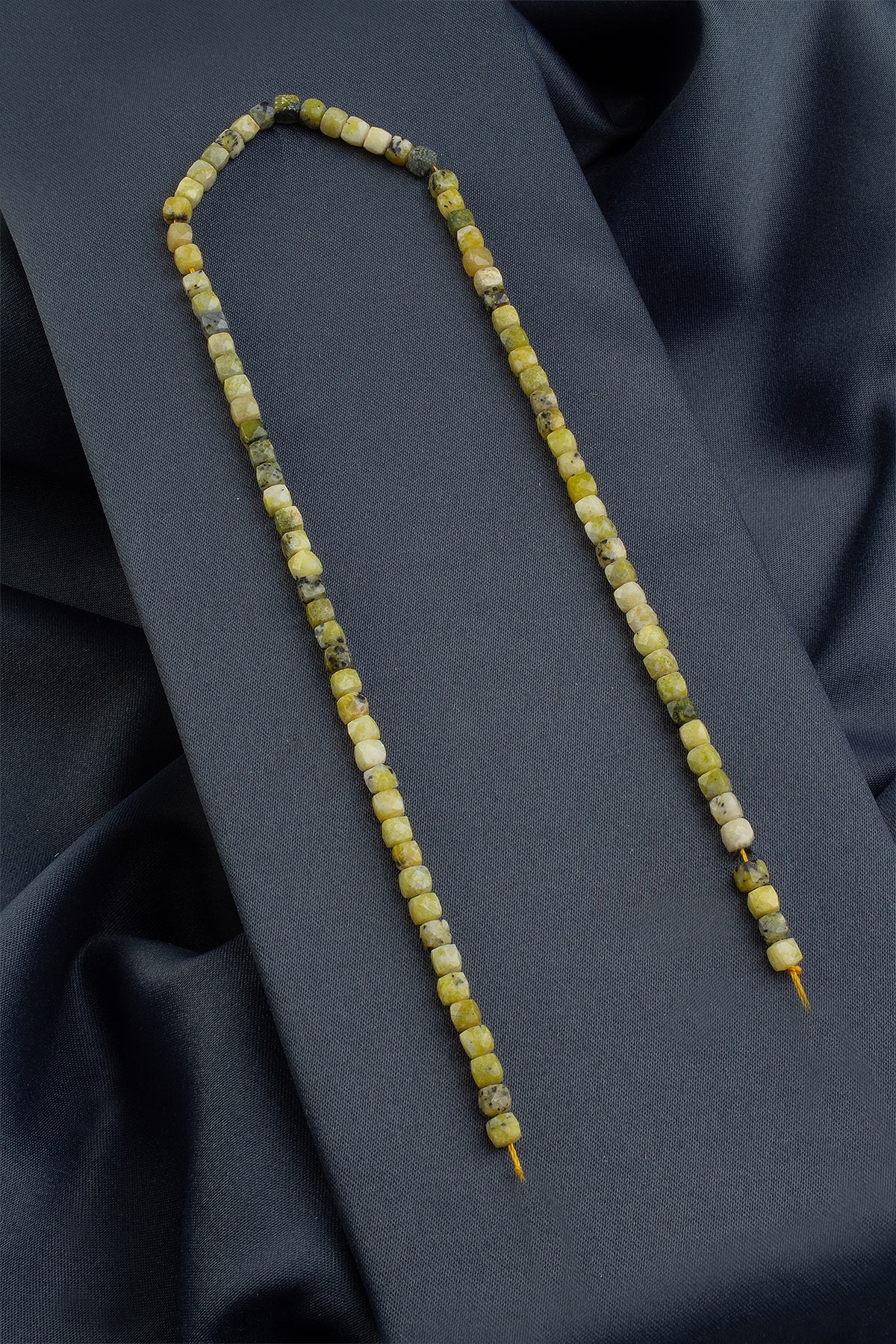 Zebercet Doğal Taş Faset Küp Kesim 4x4mm Dizi