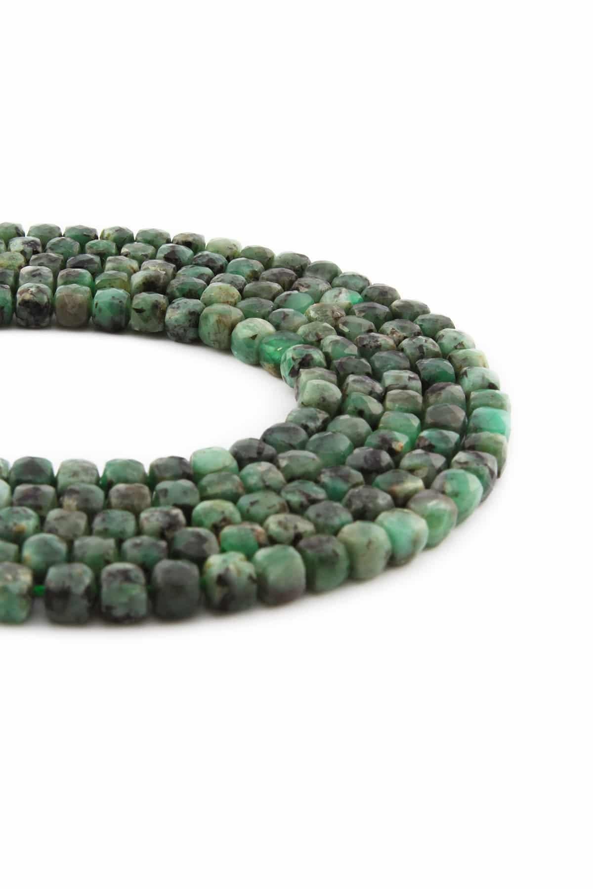 Zümrüt Doğal Taş Parlak Küp Kesim 4x4mm Dizi