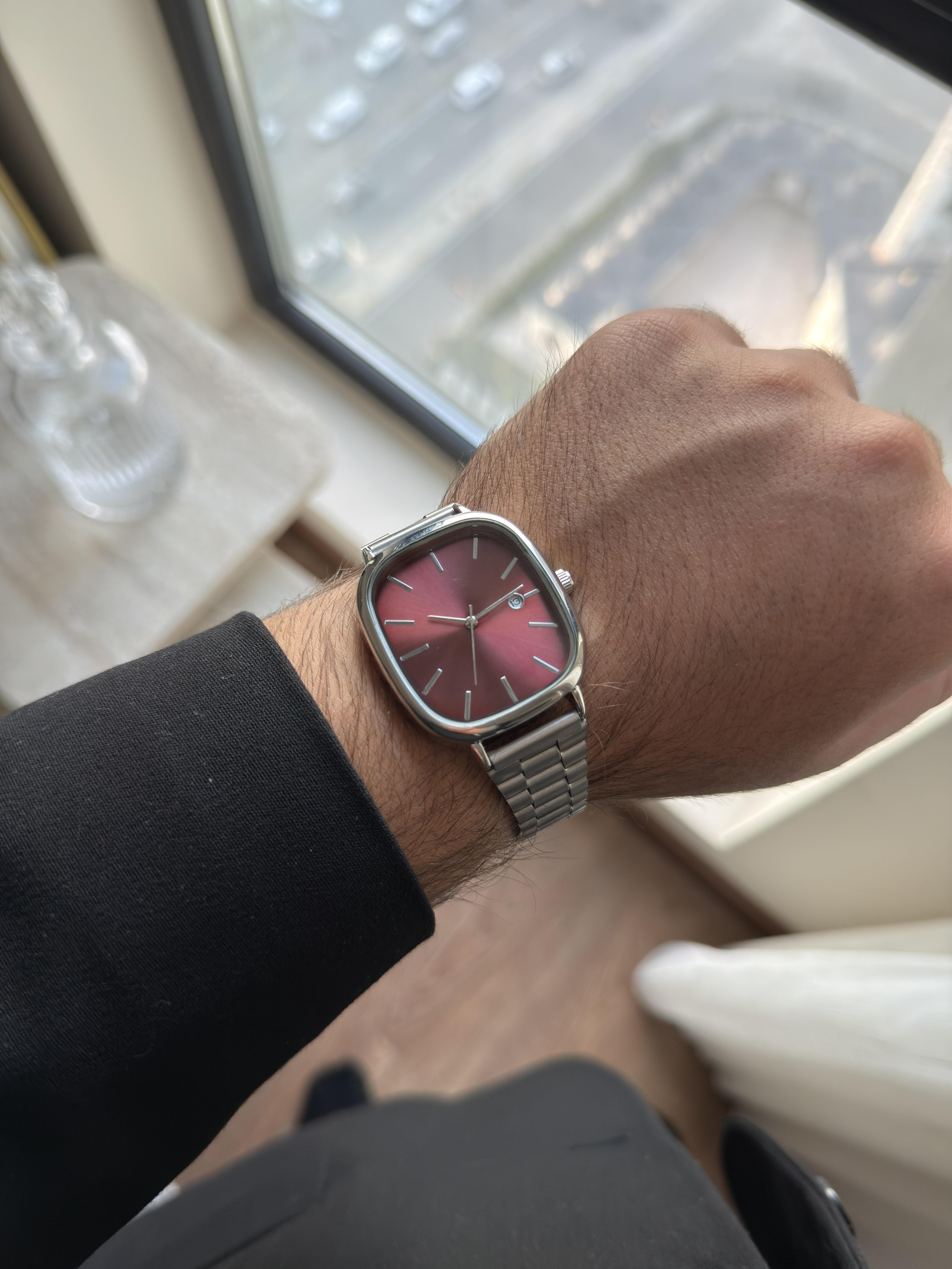 Casian Trend Model Takvimli Erkek Kol Saati Gümüş Renk (Bordo Kadran)