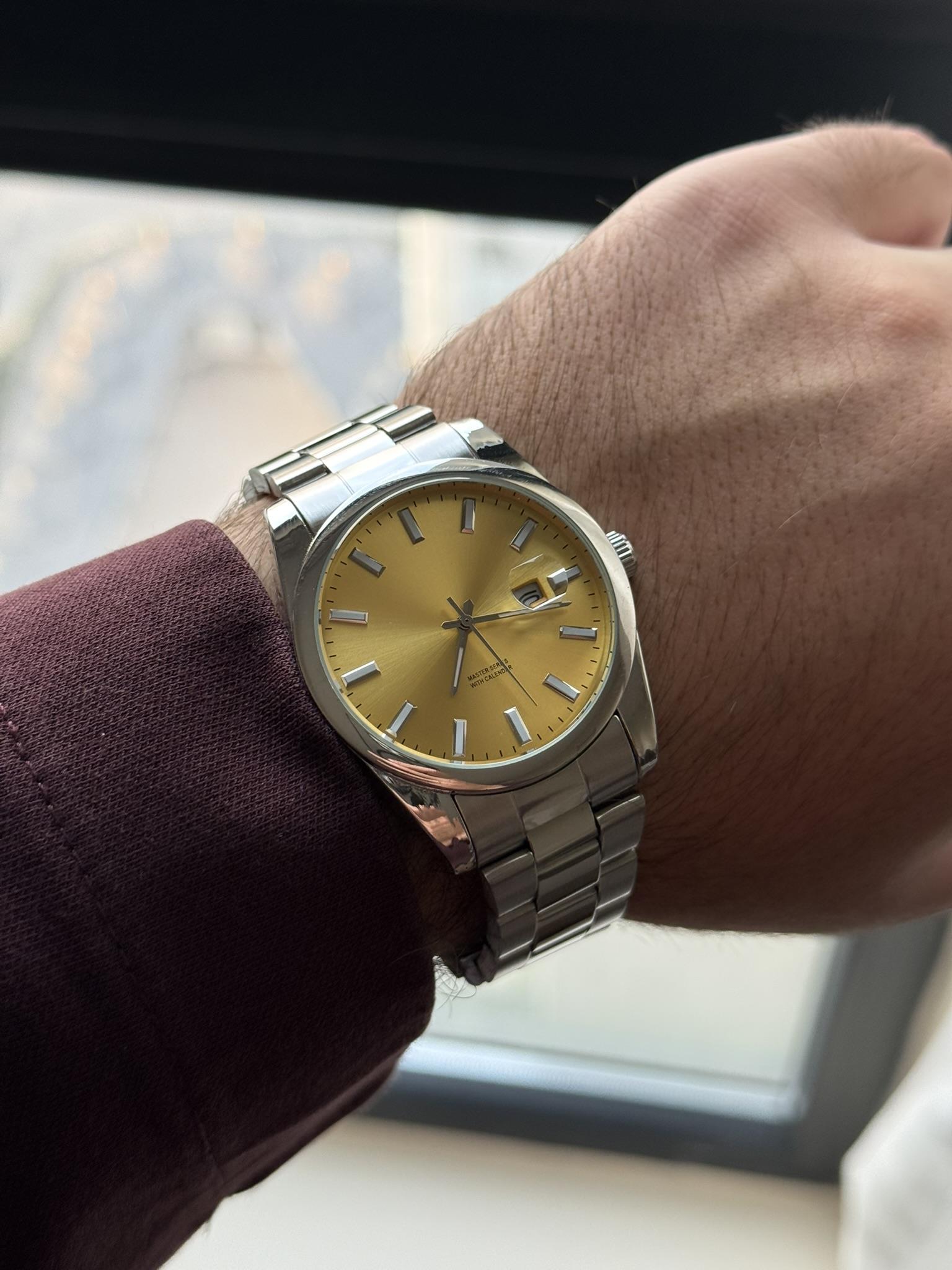 Cityne Muadil Model Takvimli Erkek Kol Saati Gümüş (Sarı Kadran)