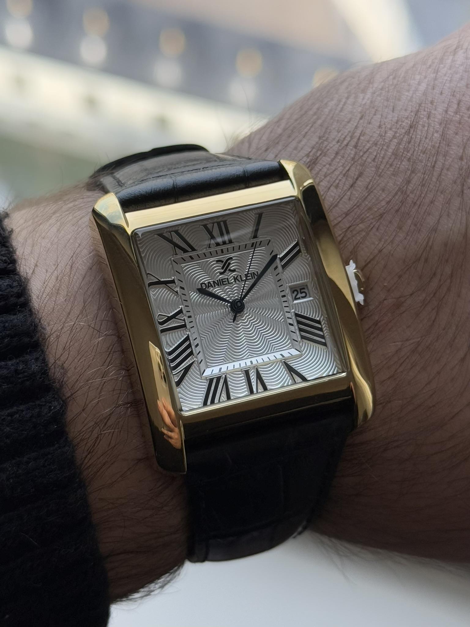 Daniel Klein Mekanizma Garantili Takvimli Deri Kayış Erkek Kol Saati Siyah (Gold Kasa) DK0011
