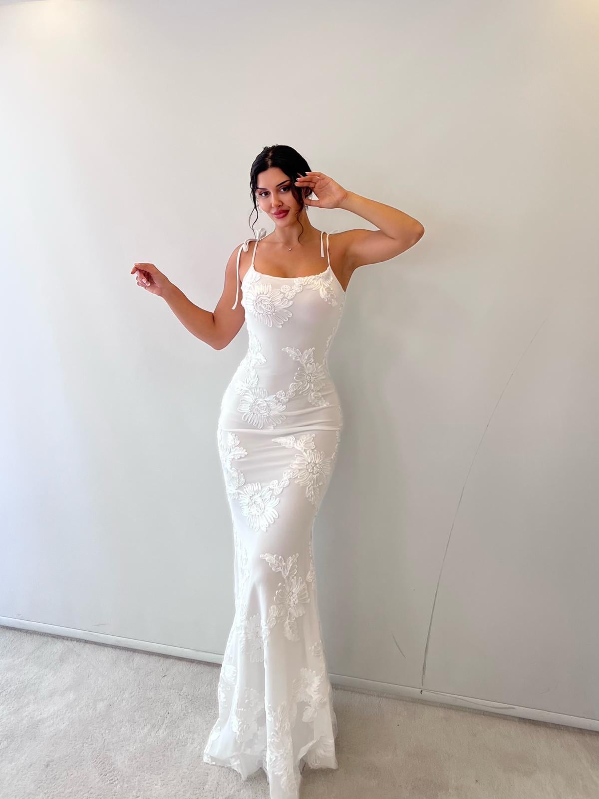 Beyaz Ayarlanabilir Askılı Çiçekli Astarlı Maksi