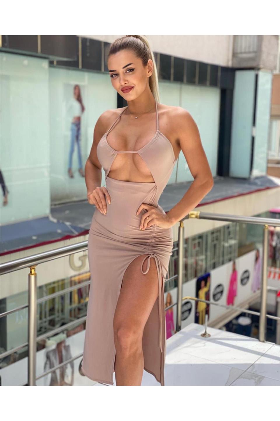 Nude Derin Yırtmaçlı Göğüs Dekolteli Sandy Kumaş M