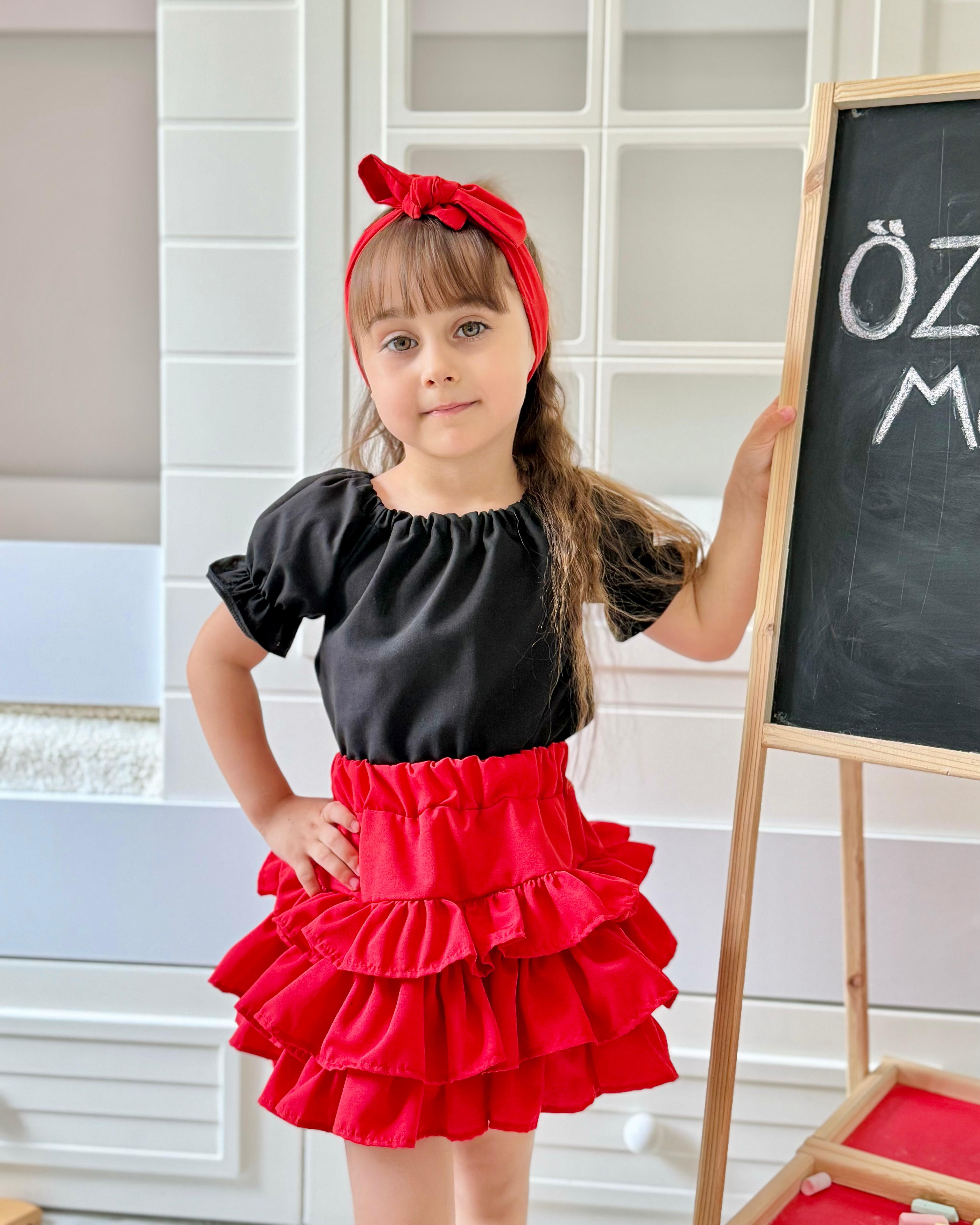 Fırfırlı Kırmızı Etek Omuz Açık Üst Takım