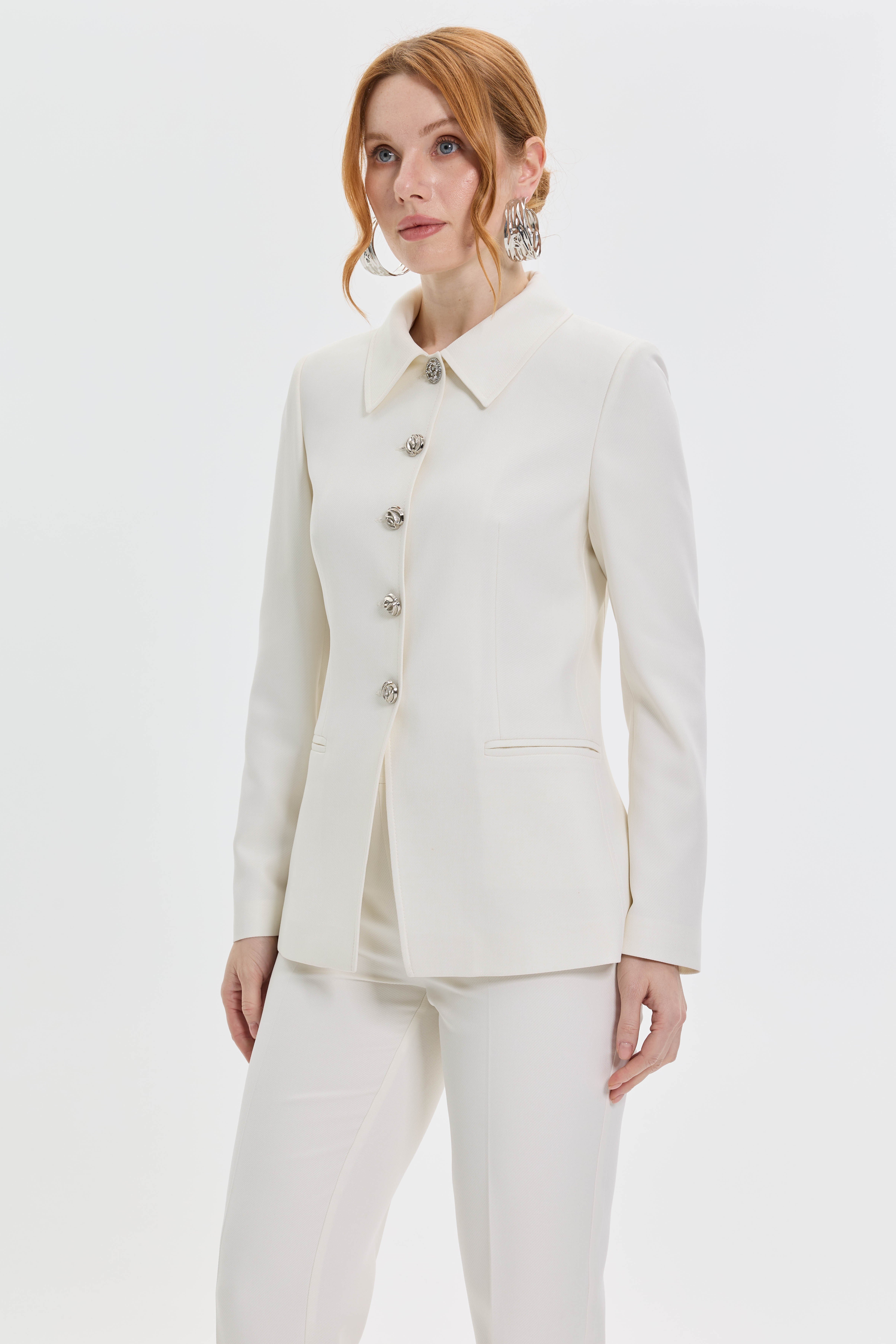 DÜĞME DETAYLI KLASİK YAKA BLAZER