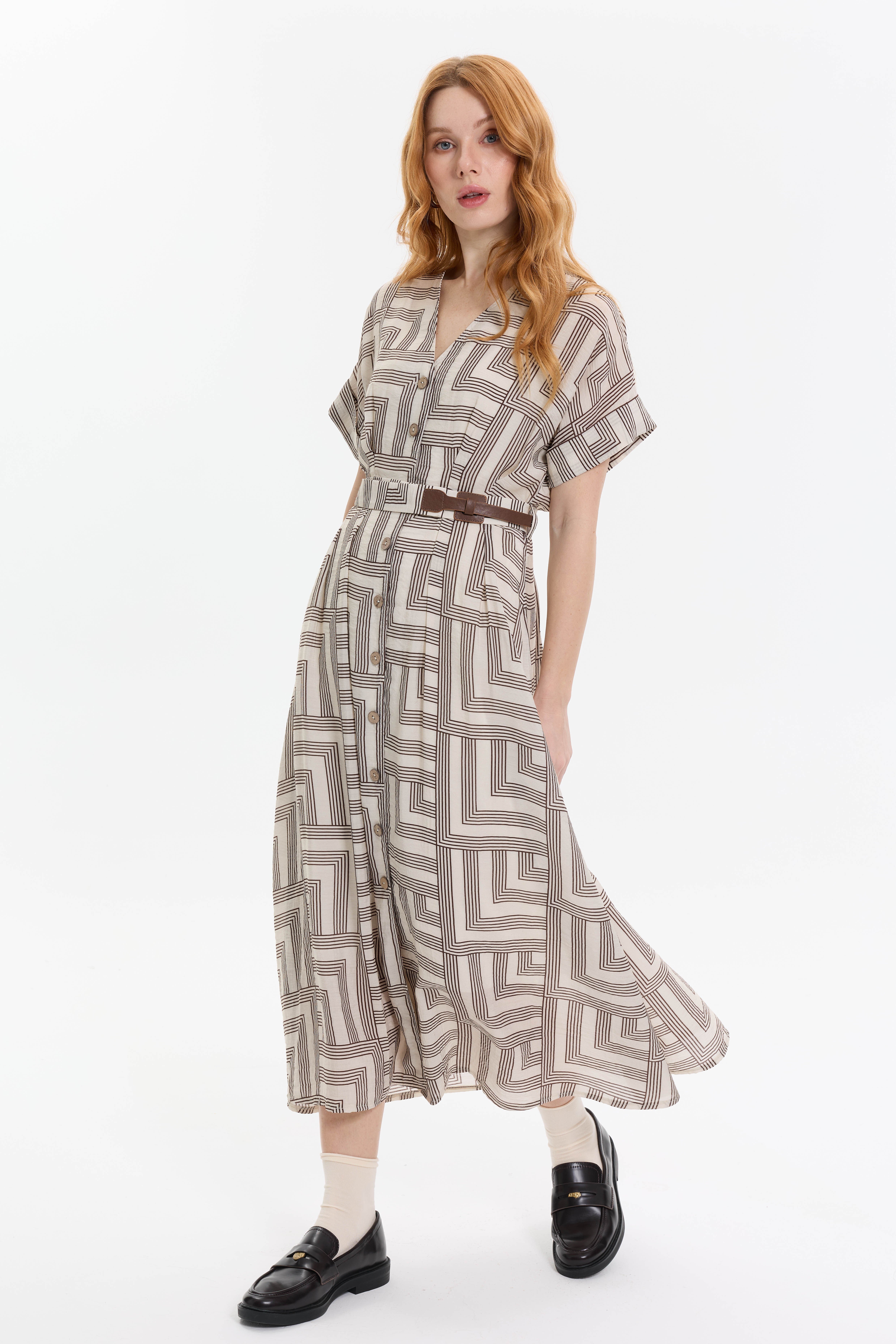 KEMER DETAYLI DESENLİ ELBİSE