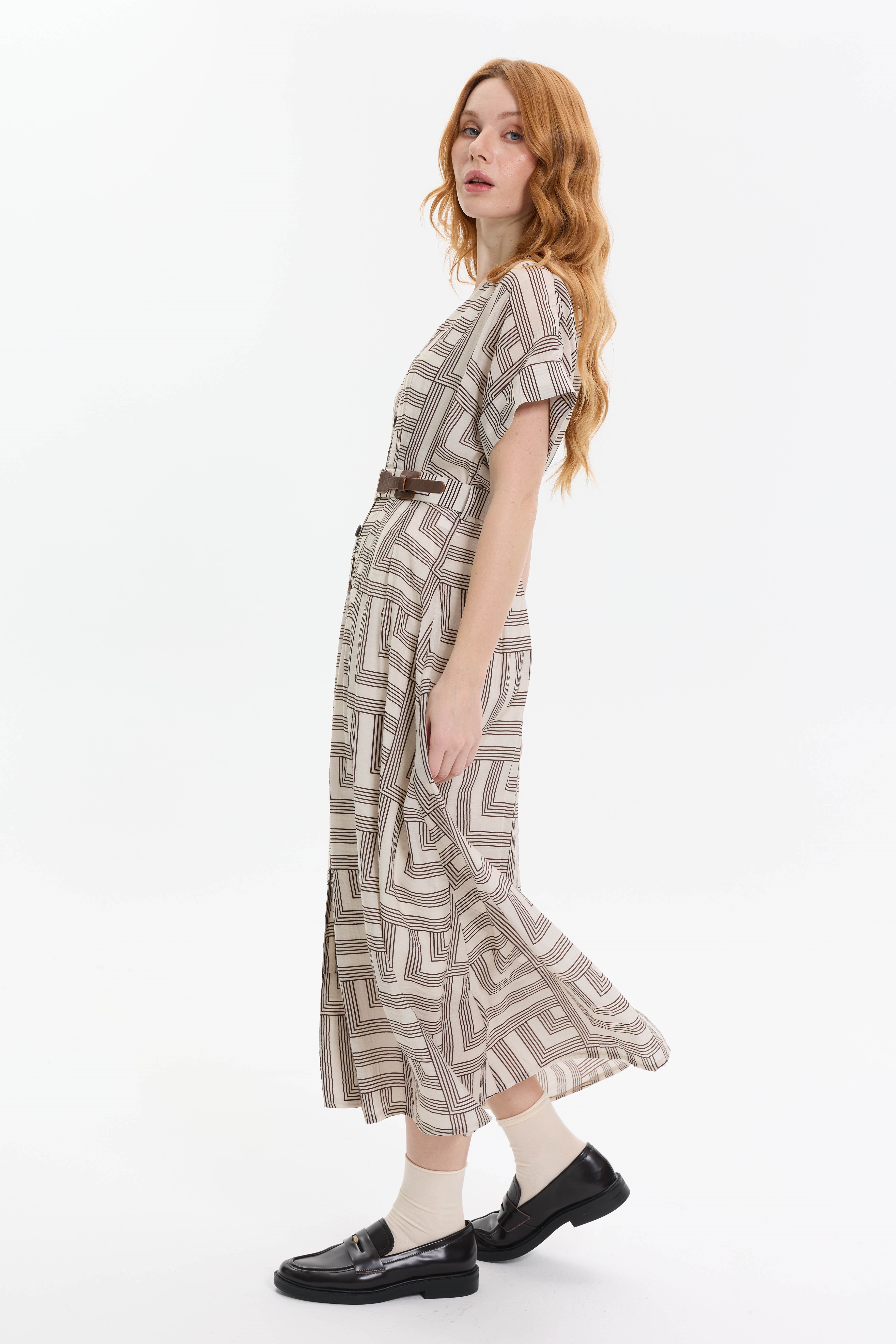 KEMER DETAYLI DESENLİ ELBİSE