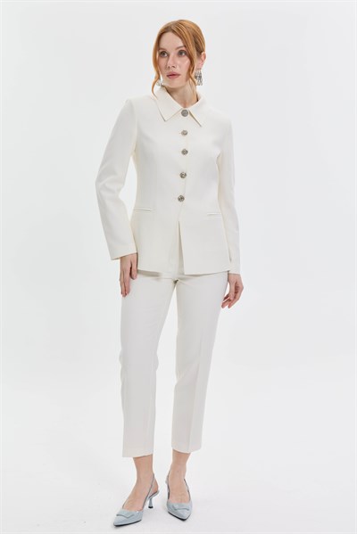 DÜĞME DETAYLI KLASİK YAKA BLAZER