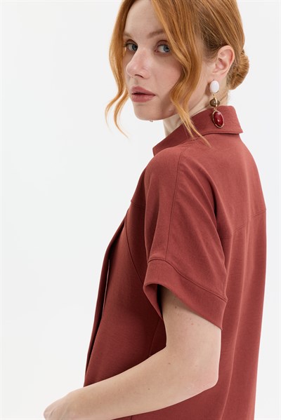 KUŞAK DETAYLI KRUVAZE BLUZ