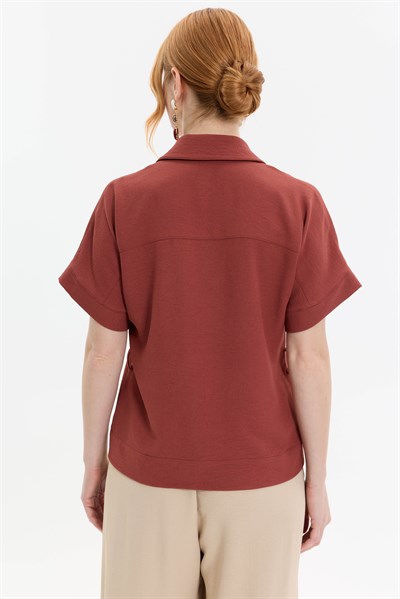 KUŞAK DETAYLI KRUVAZE BLUZ