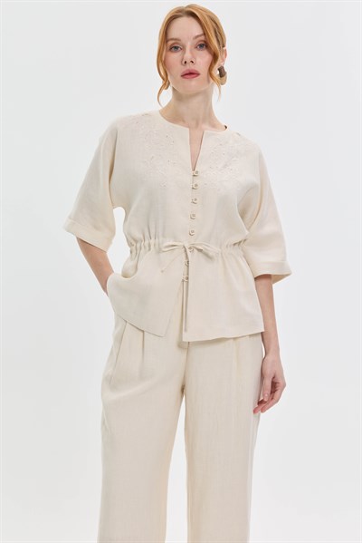 NAKIŞ DETAYLI BAĞCIKLI KETEN BLUZ