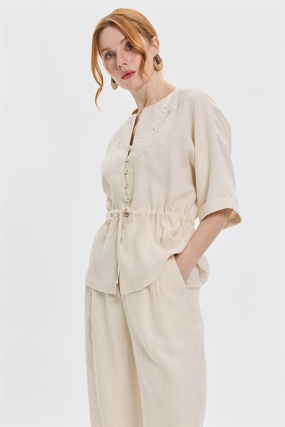 NAKIŞ DETAYLI BAĞCIKLI KETEN BLUZ