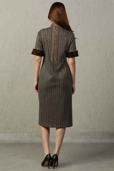 KÜRK DETAYLI YIRTMAÇLI ELBİSE