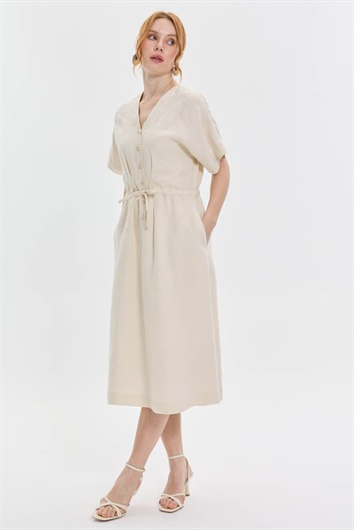 NAKIŞ DETAYLI KETEN ELBİSE