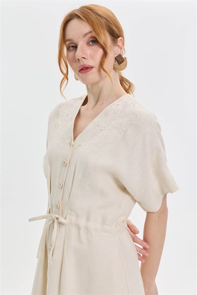 NAKIŞ DETAYLI KETEN ELBİSE