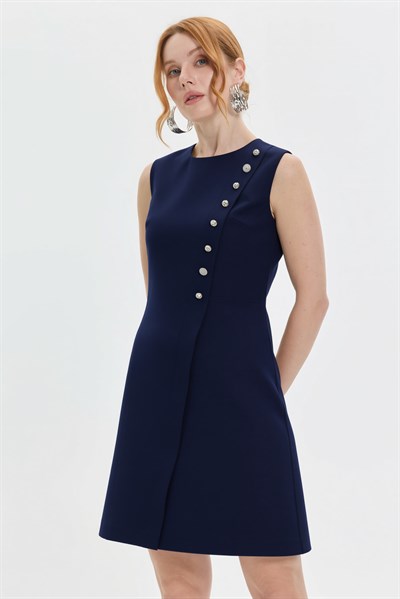 DÜĞME DETAYLI ASİMETRİK ELBİSE