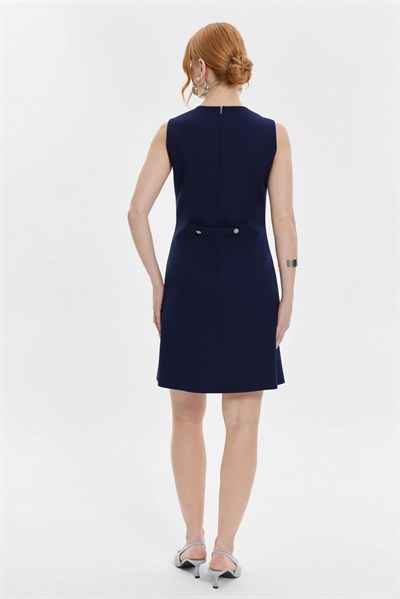 DÜĞME DETAYLI ASİMETRİK ELBİSE