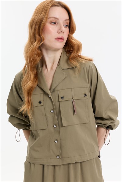 CEP DETAYLI HAKİ GÖMLEK