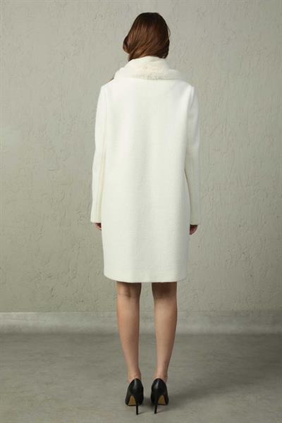 KÜRK YAKA AKSESUARLI KABAN