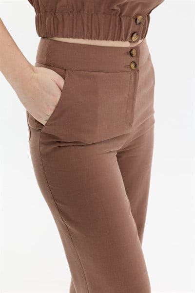 DÜĞME DETAYLI DÜZ PAÇA PANTOLON