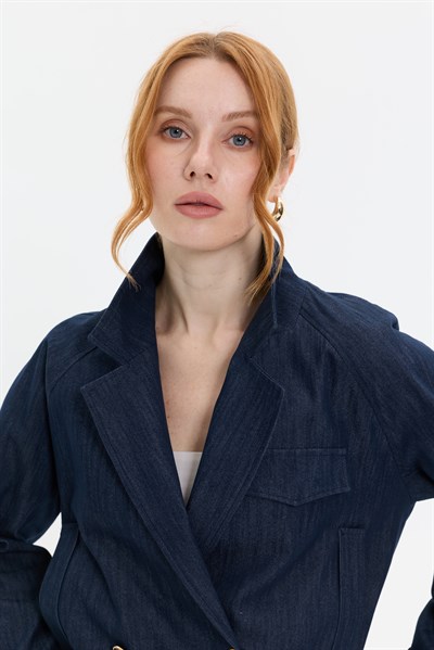 KEMER DETAYLI KISA TRENÇKOT