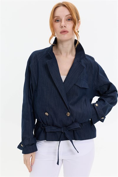 KEMER DETAYLI KISA TRENÇKOT