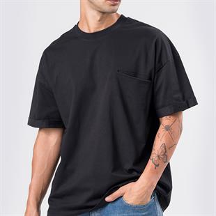 OVERSİZE GİZLİ CEP DETAYLI SİYAH T-SHIRT