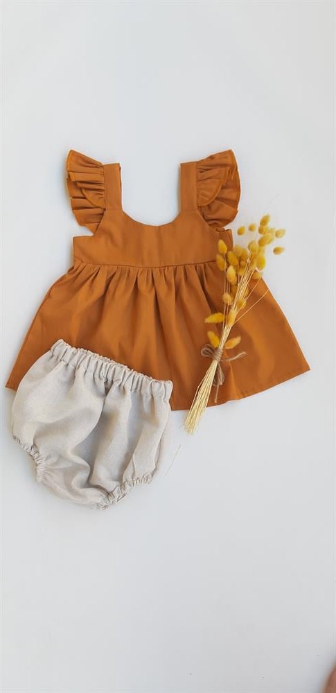Kız Bebek Taba Fırfırlı Bluz Şort Takım