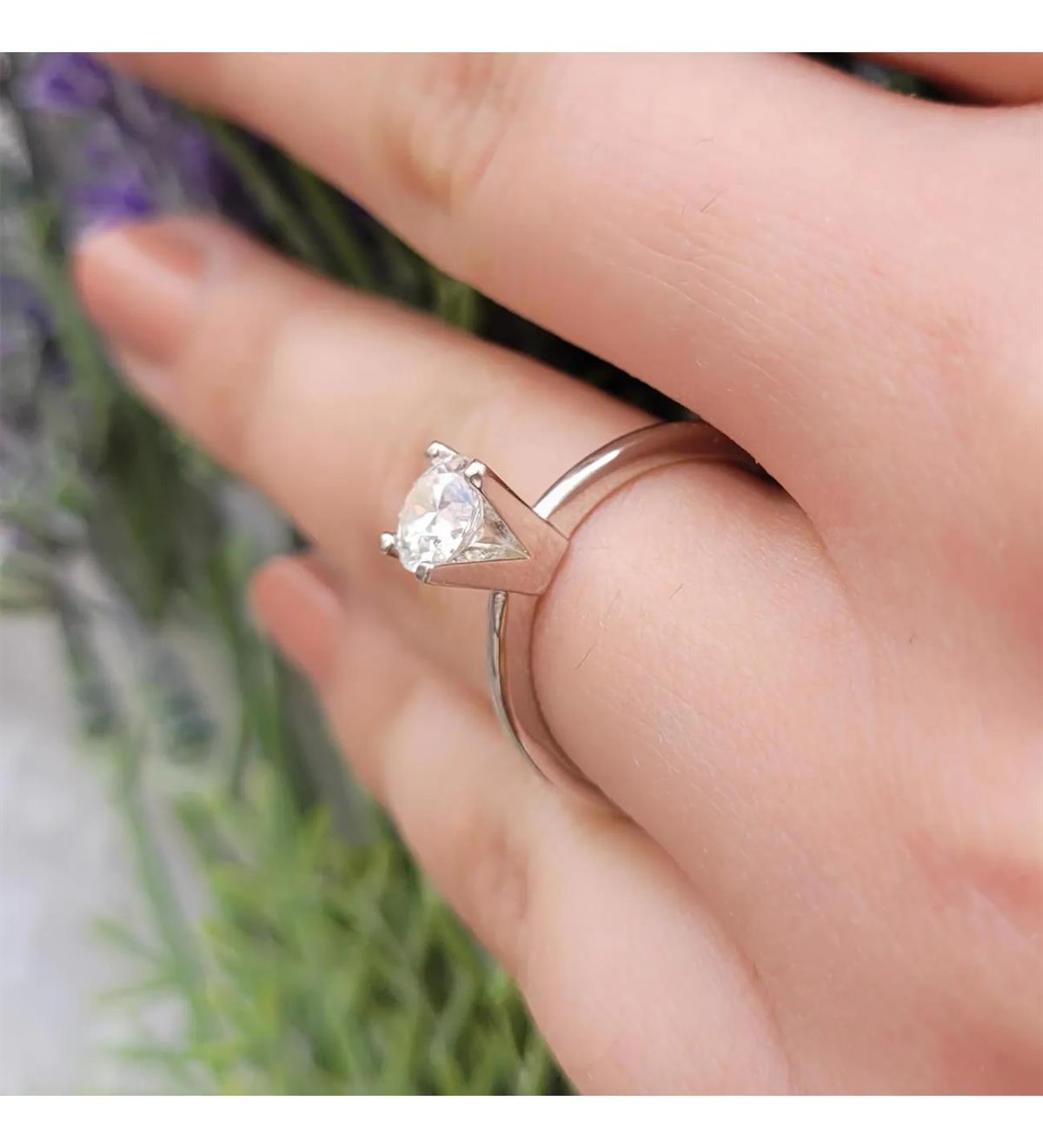 Gümüş Kültür Pırlanta Tektaş Yüzük