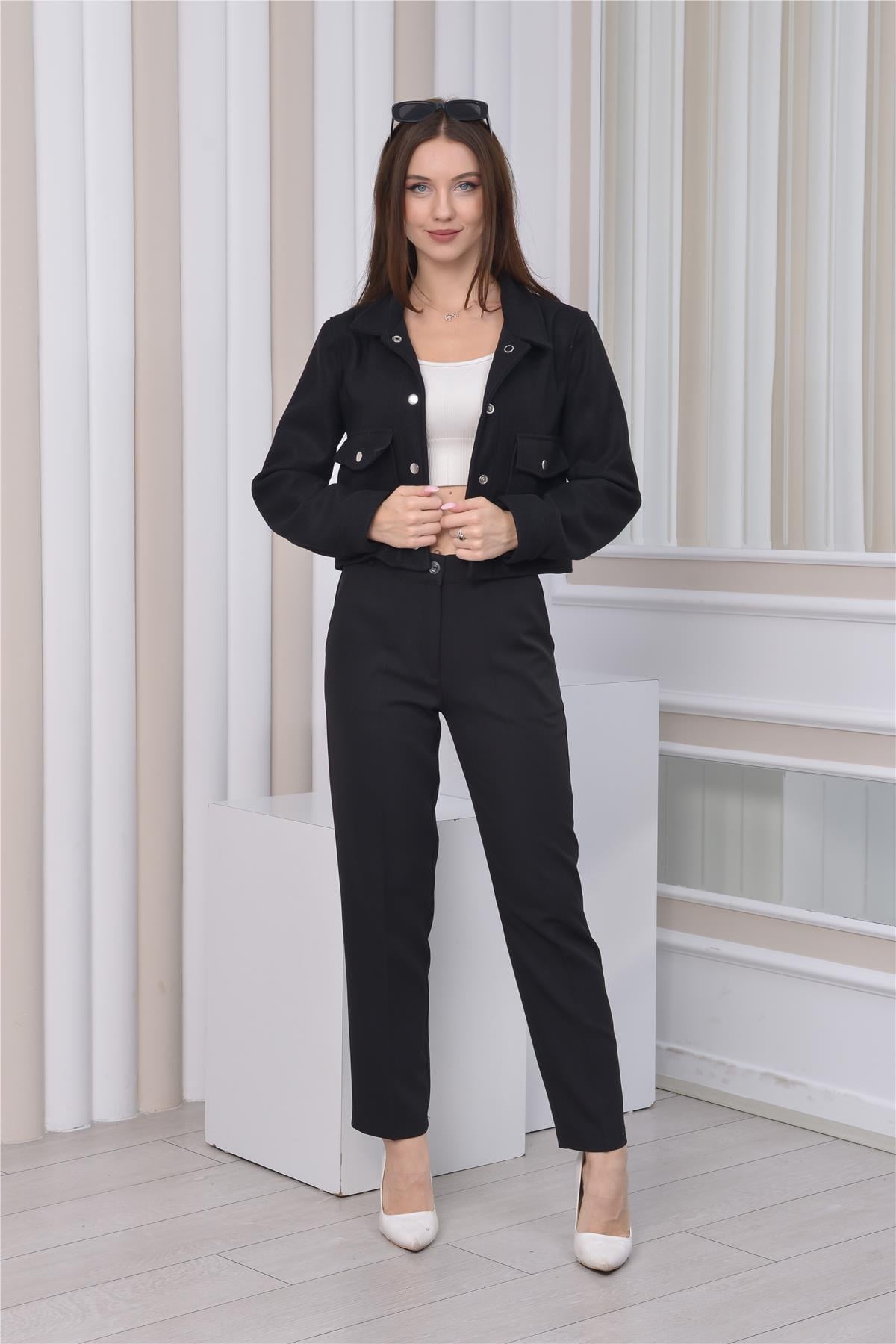 Yeni Sezon Crop Model Kaşe Ceket Siyah