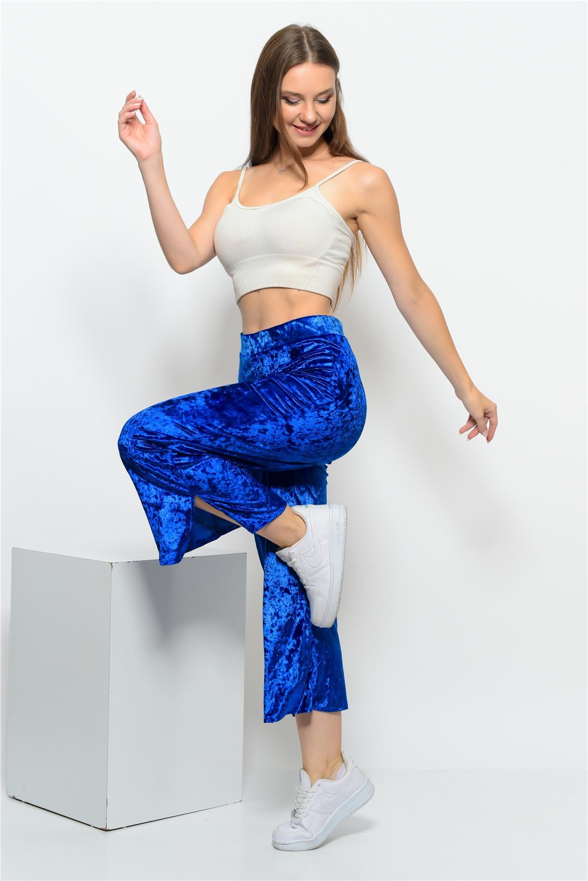 Kadın Beli Lastikli Yandan Yırtmaçlı Janjanlı Kadife Pantolon Saks