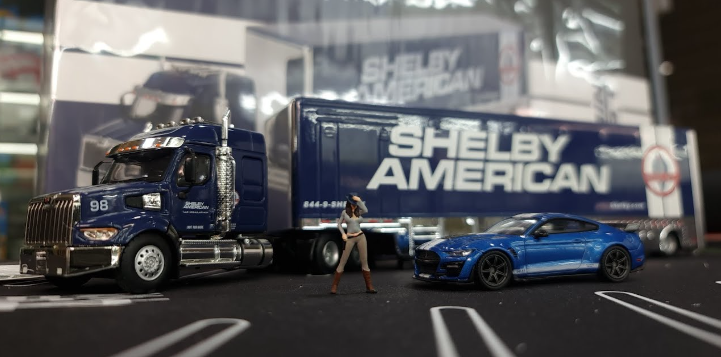 Mini GT 1:64 SHELBY American Transporter Set Galası