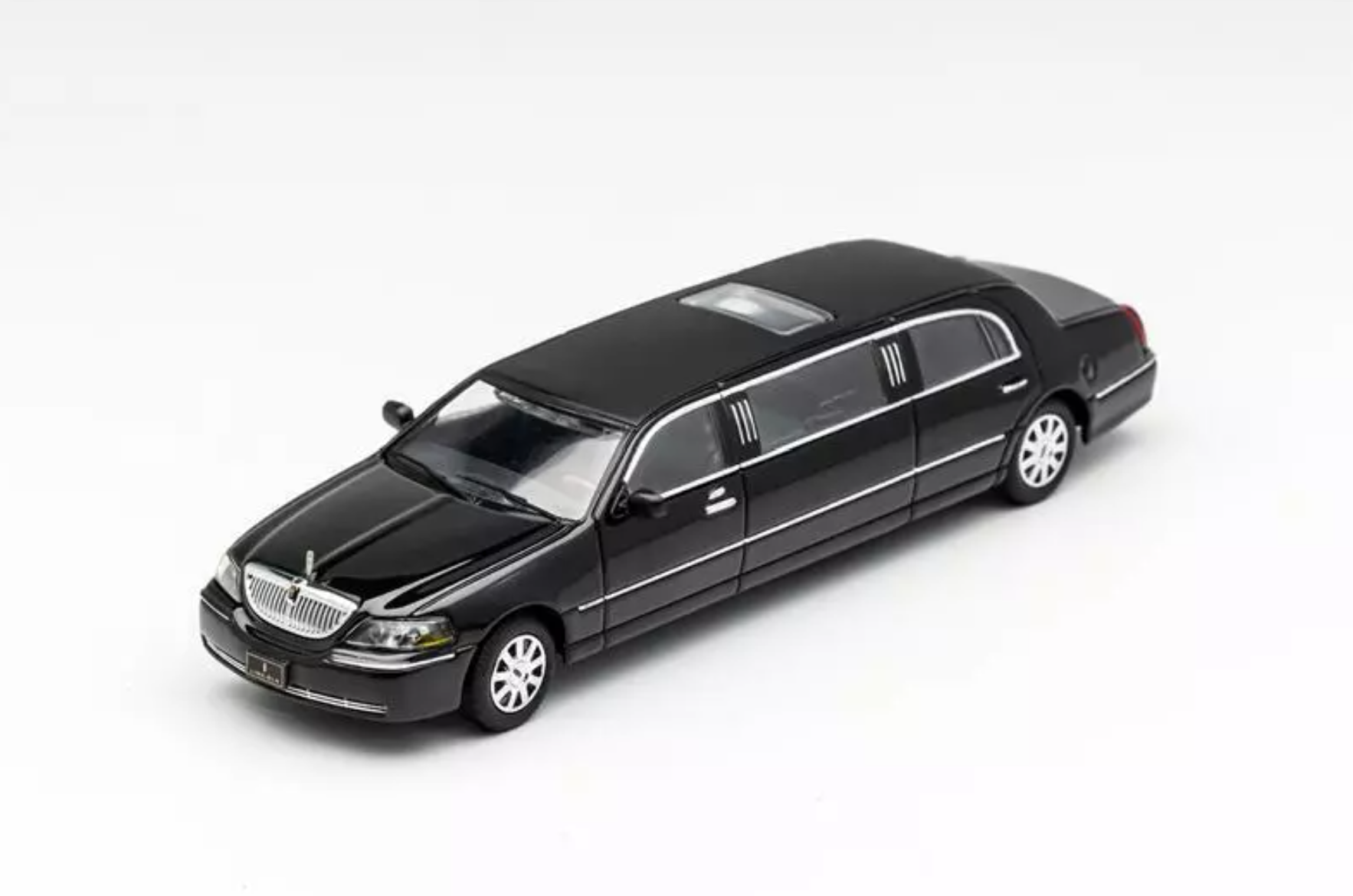GCD 2003 Town Car Limousine black
