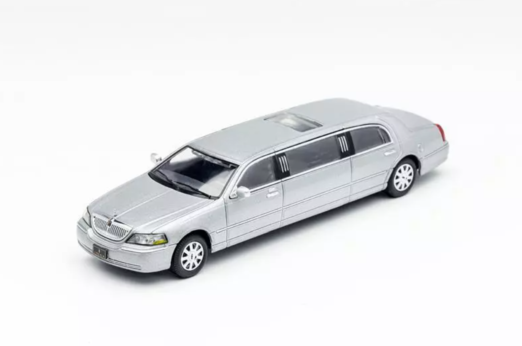 GCD 2003 Town Car Limousine silver